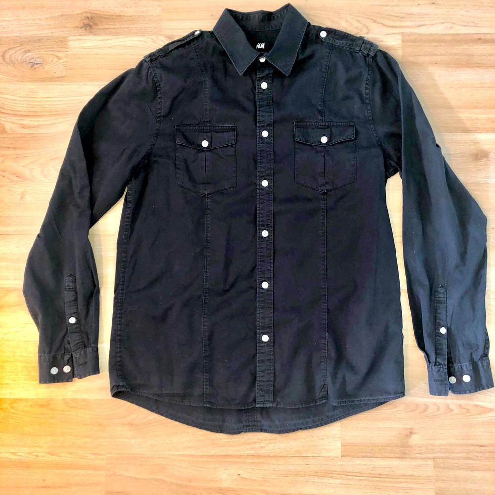 H&M black men’s long sleeved shirt